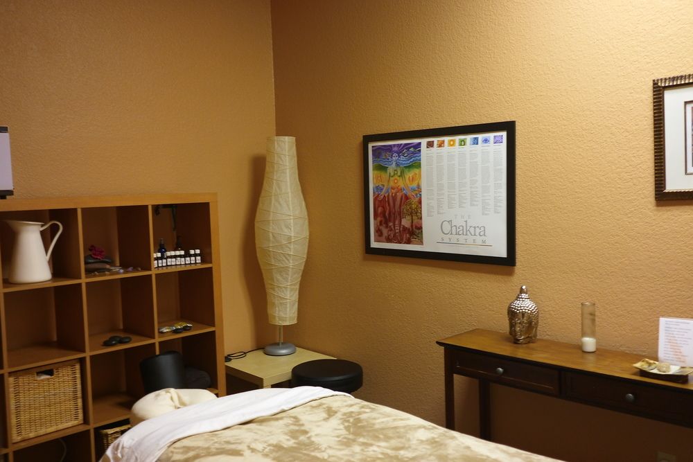 Walnut Hill Center: 185 N Hill Ave, Pasadena, CA 91106